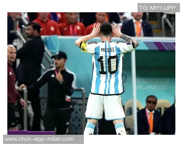 曼奇尼比赛中再施奇招挑衅对手摸臀飞吻引发对方一笑置之